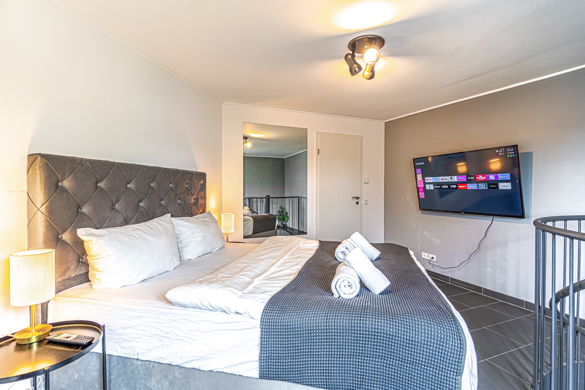Apartment mit Wohnbereich und Küche